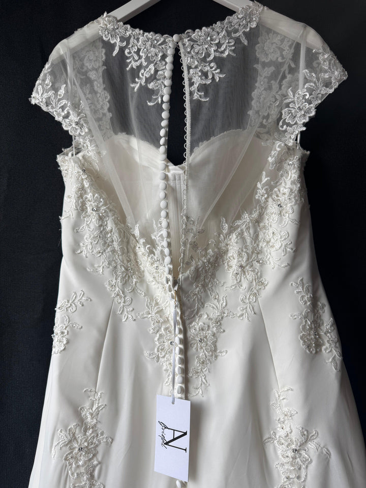 Size 20 Pilar Aleece A-Line Bridal Gown